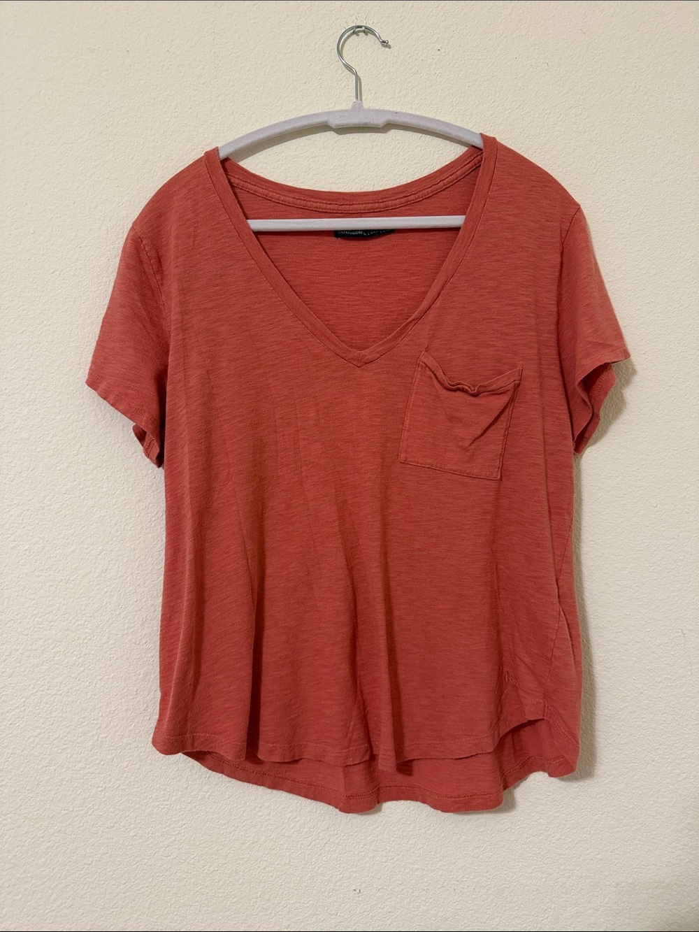 Abercrombie & fitch size large pink short sleeve v-neck t-shirt